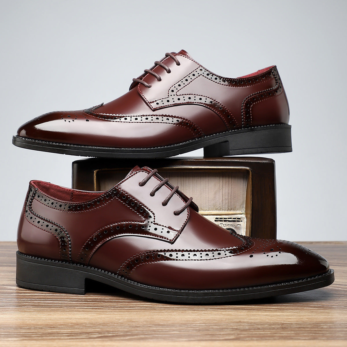 Men Brogue Dress Shoes with Cushioned Insoles and Wingtip Design