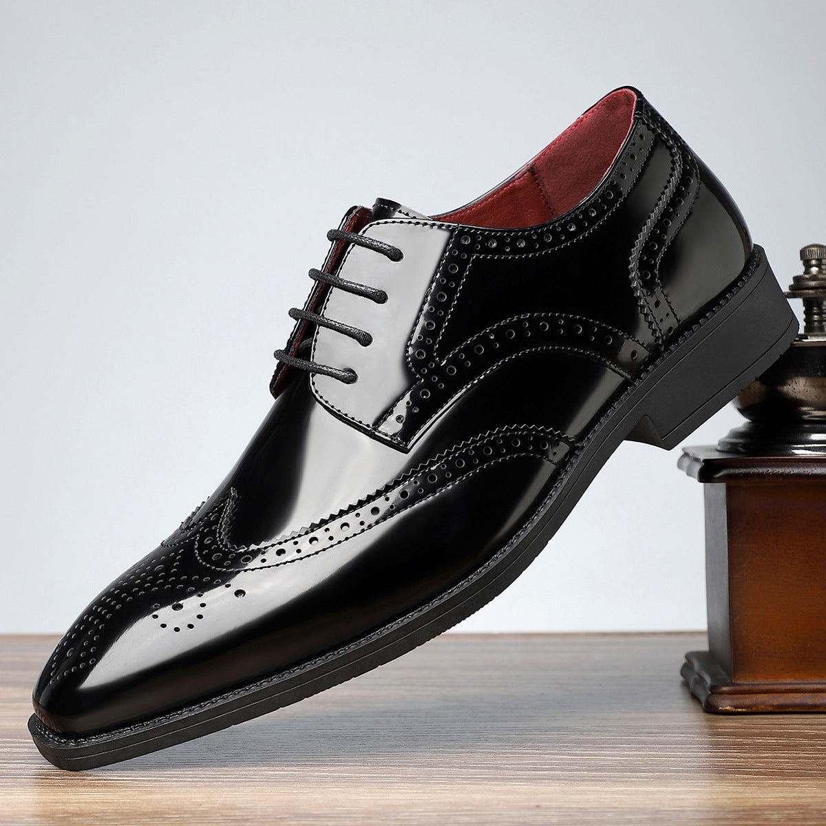 Men Brogue Dress Shoes with Cushioned Insoles and Wingtip Design
